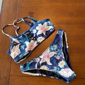 Cupshe Bikini Medium Blue Hawaiian Floral Padded Top Cute Women